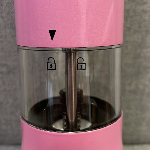 NIB Wolfgang Puck Spice Mill Pink SUPER NICE! - Picture 3 of 4